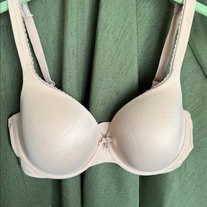 Victoria’s Secret bra size 38DD in good condition color cream